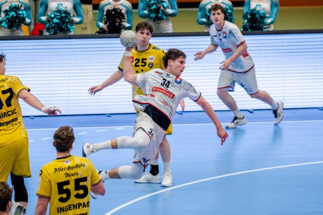 Krefeld, 21 02 2026, Handball, Gentlemen, 2 Bundesliga, 20 Matchday, 2025 2026 HSG Krefeld Lower Rhine TV 05 07 Hüttenberg Paul Kompenhans TV 05 07 Hüttenberg, 34 the Torwurf Krefeld Glockenspitzhalle NRW Germany