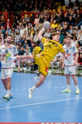 Krefeld, 21 02 2026, Handball, Gentlemen, 2 Bundesliga, 20 Matchday, 2025 2026 HSG Krefeld Lower Rhine TV 05 07 Hüttenberg Niklas Ingenpaß HSG Krefeld Lower Rhine, 55 the Torwurf Krefeld Glockenspitzhalle NRW Germany