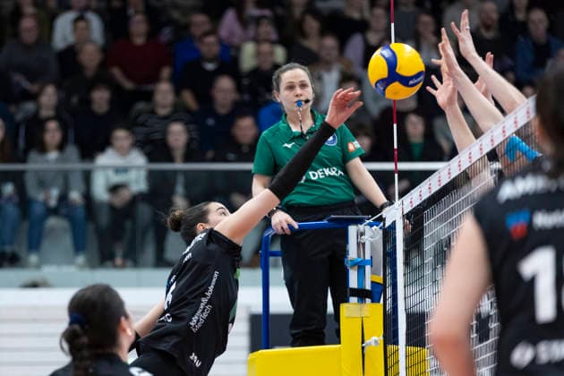 1 Volleyball Bundesliga Women Schwarz Weiss Erfurt vs Ladies in Black Aachen Erfurt 21 02 2026 Zoi Mavrommatis 8 Ladies in Black Aachen vs Emilie Respaut 5 Schwarz Weiss Erfurt and Elizabeth Sandbothe 2 Schwarz Weiss Erfurt 1 Volleyball Bundesliga Women Schwarz Weiss Erfurt vs Ladies in Black Aachen Riethsporthalle Erfurt 21 02 2026 Copyright: xBEAUTIFULxSPORTS Duehringx