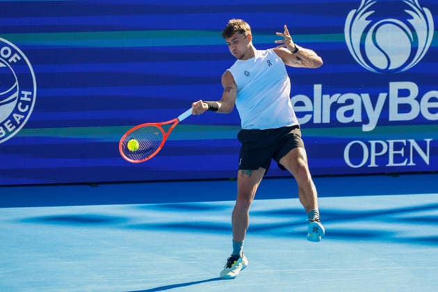 DELRAY BEACH, FL - FEBRUARY 21: Flavio Cobolli (ITA) in action during his Semi Final match against Sebastian Korda (USA) at the Delray Beach Open on February 21, 2026, at Delray Beach Stadium & Tennis Center in Delray Beach, Florida.(Photo by Chris Arjoon Icon Sportswire). TENNIS: FEB 21 Delray Beach Open EDITORIAL USE ONLY Icon2602210010014