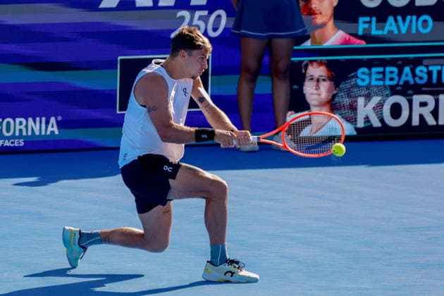 DELRAY BEACH, FL - FEBRUARY 21: Flavio Cobolli (ITA) in action during his Semi Final match against Sebastian Korda (USA) at the Delray Beach Open on February 21, 2026, at Delray Beach Stadium & Tennis Center in Delray Beach, Florida.(Photo by Chris Arjoon Icon Sportswire). TENNIS: FEB 21 Delray Beach Open EDITORIAL USE ONLY Icon2602210010042