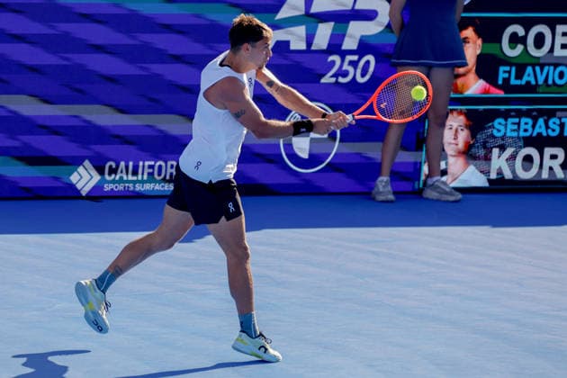 DELRAY BEACH, FL - FEBRUARY 21: Flavio Cobolli (ITA) in action during his Semi Final match against Sebastian Korda (USA) at the Delray Beach Open on February 21, 2026, at Delray Beach Stadium & Tennis Center in Delray Beach, Florida.(Photo by Chris Arjoon Icon Sportswire). TENNIS: FEB 21 Delray Beach Open EDITORIAL USE ONLY Icon2602210010046