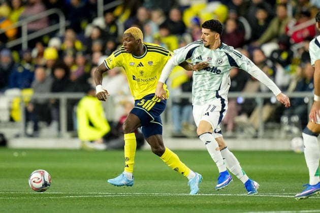 February 21, 2026, Nashville, Tennessee, USA: Nashville SC defender Maxwell Woledzi (3) moves the ball against New England Revolution forward Dor Turgeman (11) during the first half at Geodis Park. MLS, Fussball Herren, USA Soccer 2026: New England Revolution At Nashville SC  - ZUMAh237 20260221_zsp_h237_061 Copyright: xCamdenxHallx