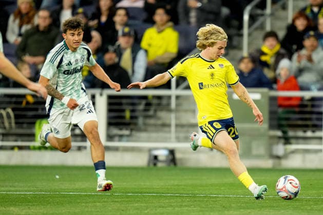 February 21, 2026, Nashville, Tennessee, USA: Nashville SC midfielder Edvard Tagseth (20) passes the ball past New England Revolution defender Ethan Kohler (22) during the first half at Geodis Park. Nashville USA - ZUMAh237 20260221_zsp_h237_073 Copyright: xCamdenxHallx