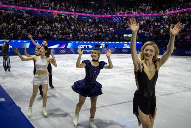 February 21, 2026, Milano, Lombardy, Italy: Amber Glenn of the United States and Gold medal winner Alysa Liu of the United States celebrate in the Figure skating, Eiskunstlauf Gala during the 2026 Winter Olympics at the Milano Ice Skating Arena on Saturday in Milano.and Olympics 2026: Milano Cortina: Figure Skating Men s  - ZUMAj89_ 20260221_oly_j89_030 Copyright: xPaulxKitagakixJr.x