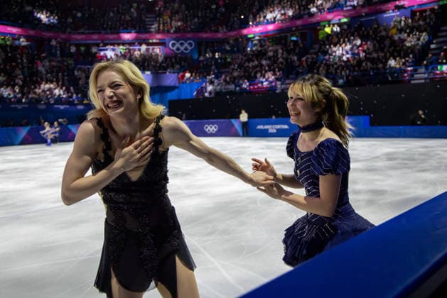 February 21, 2026, Milano, Lombardy, Italy: Amber Glenn of the United States and Gold medal winner Alysa Liu of the United States celebrate in the Figure skating, Eiskunstlauf Gala during the 2026 Winter Olympics at the Milano Ice Skating Arena on Saturday in Milano.and Milano Italy - ZUMAj89_ 20260221_oly_j89_028 Copyright: xPaulxKitagakixJr.x