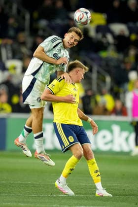 February 21, 2026, Nashville, Tennessee, USA: New England Revolution defender Keegan Hughes (5) and Nashville SC forward Sam Surridge (9) go up for a header during the second half at Geodis Park. MLS, Fussball Herren, USA Soccer 2026: New England Revolution At Nashville SC  - ZUMAh237 20260221_zsp_h237_075 Copyright: xCamdenxHallx