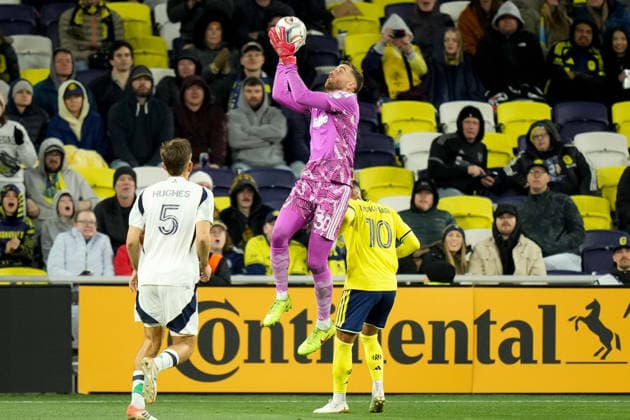February 21, 2026, Nashville, Tennessee, USA: New England Revolution goalkeeper Matt Turner (30) defends against Nashville SC during the second half at Geodis Park. MLS, Fussball Herren, USA Soccer 2026: New England Revolution At Nashville SC  - ZUMAh237 20260221_zsp_h237_078 Copyright: xCamdenxHallx