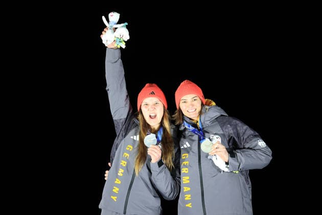 (260222) -- CORTINA D AMPEZZO, Feb. 22, 2026 -- Silver medalists Lisa Buckwitz (L) Neele Schuten of Germany celebrate during the awarding ceremony for the Bobsleigh 2-woman at the 2026 Milan-Cortina Winter Olympics in Cortina, Italy, Feb. 21, 2026. ) (MICO2026)ITALY-CORTINA D AMPEZZO-OLYMPIC Winter games, Winterspiele,Spiele, Summer games BOBSLEIGH-2-WOMAN DingxXu 