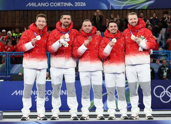 (260222) -- CORTINA D AMPEZZO, Feb. 22, 2026 -- Bronze medalists players of Switzerland pose for photos during the awarding ceremony after the curling men s gold medal game between Canada and Britain at the 2026 Milan-Cortina Winter Olympics in Cortina, Italy, Feb. 21, 2026. ) (MICO2026)ITALY-CORTINA D AMPEZZO-OLYMPIC Winter games, Winterspiele,Spiele, Summer games CURLING-MEN-GOLD MEDAL GAME-CAN VS GBR ZhangxChenlin 