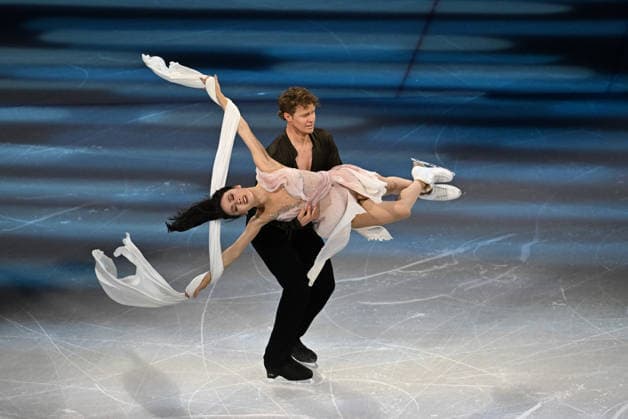 (260222) -- MILAN, Feb. 22, 2026 -- Madison Chock (front) Evan Bates of the United States perform during the gala exhibition of Figure skating, Eiskunstlauf at the Milan-Cortina 2026 Olympic Winter games, Winterspiele,Spiele, Summer games in Milan, Italy, Feb. 21, 2026. ) (MICO2026)ITALY-MILAN-OLYMPIC WINTER GAMES-FIGURE SKATING-GALA ChengxMin 