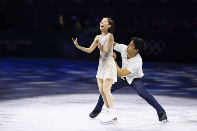 Milan Cortina Olympics: Figure skating, Eiskunstlauf Japanese pair figure skater Ryuichi Kihara (R) zips up his partner Riku Miura s costume during their performance in the exhibition gala at the Milan Cortina Olympics on Feb. 21, 2026, at Milano Ice Skating Arena in Milan.  A14AA0005313707P