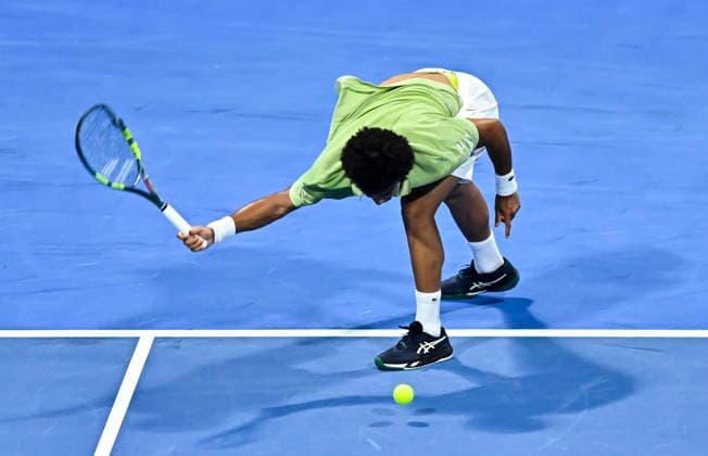 ATP, Tennis Herren Qatar Exxonmobil Open-final Arthur Fils of France reacts smashing his racket during the menÕs singles final against Carlos Alcaraz of Spain at the ATP Qatar ExxonMobil Open 2026 tennis tournament at the Khalifa International Tennis Complex in Doha, Qatar, on February 21, 2026. DOHA Qatar Copyright: xNOUSHADx