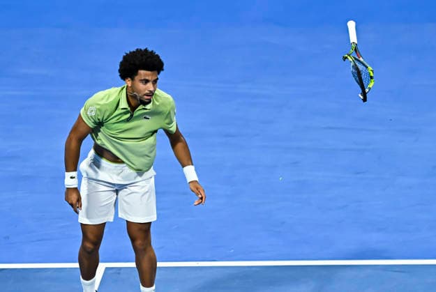 ATP, Tennis Herren Qatar Exxonmobil Open-final Arthur Fils of France reacts smashing his racket during the menÕs singles final against Carlos Alcaraz of Spain at the ATP Qatar ExxonMobil Open 2026 tennis tournament at the Khalifa International Tennis Complex in Doha, Qatar, on February 21, 2026. DOHA Qatar Copyright: xNOUSHADx