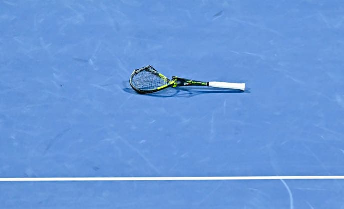 ATP, Tennis Herren Qatar Exxonmobil Open-final Arthur Fils of France reacts smashing his racket during the menÕs singles final against Carlos Alcaraz of Spain at the ATP Qatar ExxonMobil Open 2026 tennis tournament at the Khalifa International Tennis Complex in Doha, Qatar, on February 21, 2026. DOHA Qatar Copyright: xNOUSHADx