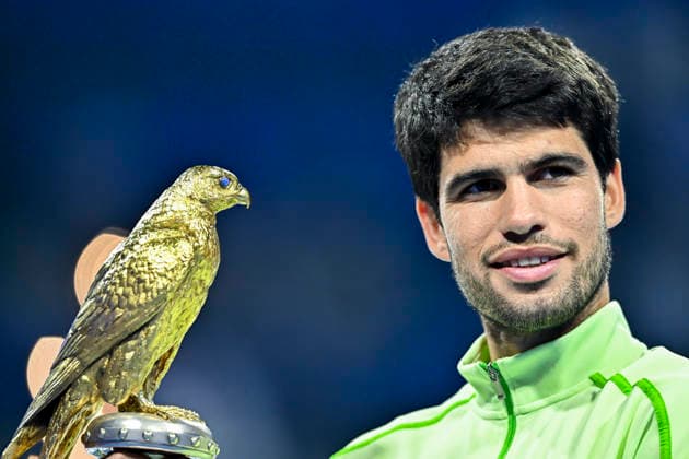 ATP, Tennis Herren Qatar Exxonmobil Open-final Carlos Alcaraz of Spain celebrates with the trophy after winning the menÕs singles final against Arthur Fils of France at the ATP Qatar ExxonMobil Open 2026 at the Khalifa International Tennis Complex in Doha, Qatar, on February 21, 2026. DOHA Qatar Copyright: xNOUSHADx