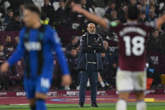 West Ham United v Bournemouth - Premier League Nuno Espirito Santo, manager of West Ham United, looks on with arms folded during the Premier League match between West Ham United and AFC Bournemouth at the London Stadium in Stratford, United Kingdom, on February 21, 2026. Stratford Greater London United Kingdom  Copyright: xMIxNewsx originalFilename:fletcher-westhamu260221_np0JH.jpg