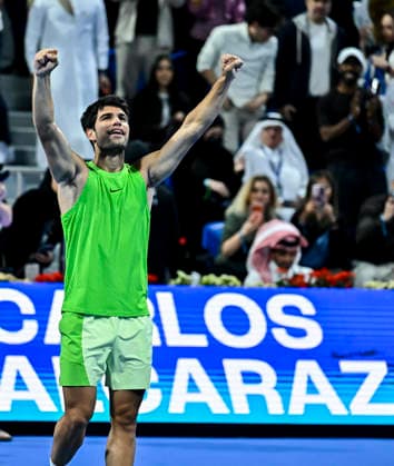 ATP, Tennis Herren Qatar Exxonmobil Open-final Carlos Alcaraz of Spain elebrates after winning against Arthur Fils of France during their men s singles final match at the ATP Qatar Exxonmobil Open 2026 tennis tournament at the Khalifa International Tennis Complex in Doha, Qatar, on February 21, 2026. DOHA Qatar Copyright: xNOUSHADx