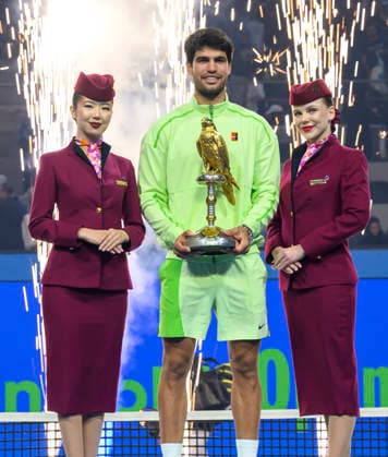 ATP, Tennis Herren Qatar Exxonmobil Open-final Carlos Alcaraz of Spain celebrates with the trophy after winning his men s singles final match against Arthur Fils of France at the ATP Qatar Exxonmobil Open 2026 tennis tournament at the Khalifa International Tennis Complex in Doha, Qatar, on February 21, 2026. DOHA Qatar Copyright: xNOUSHADx