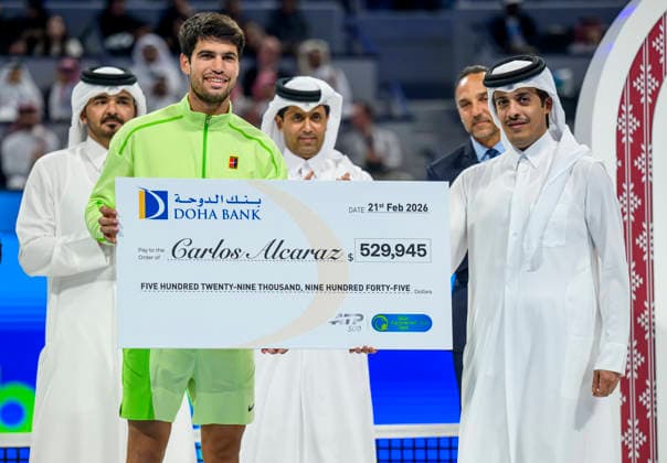 ATP, Tennis Herren Qatar Exxonmobil Open-final Carlos Alcaraz of Spain receives the winnerÕs cheque after defeating Arthur Fils of France in the menÕs singles final at the ATP Qatar ExxonMobil Open 2026 tennis tournament at the Khalifa International Tennis Complex in Doha, Qatar, on February 21, 2026. DOHA Qatar Copyright: xNOUSHADx