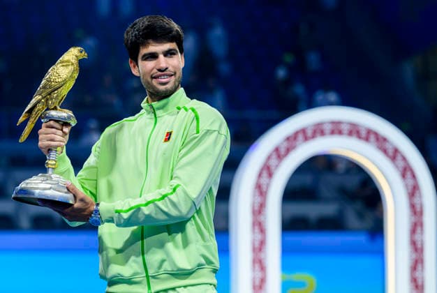 ATP, Tennis Herren Qatar Exxonmobil Open-final Carlos Alcaraz of Spain celebrates with the trophy after winning his men s singles final match against Arthur Fils of France at the ATP Qatar Exxonmobil Open 2026 tennis tournament at the Khalifa International Tennis Complex in Doha, Qatar, on February 21, 2026. DOHA Qatar Copyright: xNOUSHADx