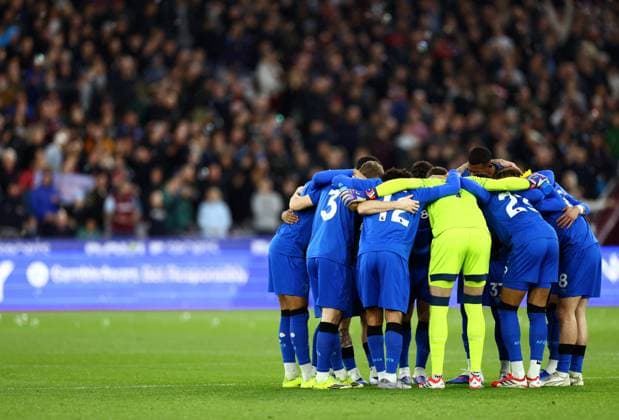 Bournemouth players huddle up. West Ham United v AFC Bournemouth, Premier League, Football, London Stadium, London, UK - 21 Feb 2026London London Stadium United Kingdom EDITORIAL USE ONLY No use with unauthorised audio, video, data, fixture lists, club league logos or live services. Online in-match use limited to 120 images, no video emulation. No use in betting, games or single club league player publications. Copyright: xJamesxMarsh Shutterstockx 16681538ch