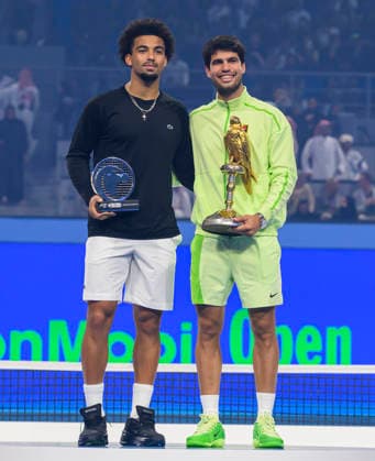 ATP, Tennis Herren Qatar Exxonmobil Open 2026 tennis tournament in Doha - 21 Feb 2026 Champion Carlos Alcaraz (R) of Spain and runner-up Arthur Fils (L) of France with their trophies after the men s singles final match at the ATP Qatar Exxonmobil Open 2026 tennis tournament at the Khalifa International Tennis Complex. Carlos Alcaraz won against Arthur Fils 6-2,6-1.???? Doha Qatar Copyright: xNoushadxVariyattiyakkalx xSOPAxImagesx NVRITYAKAL-052