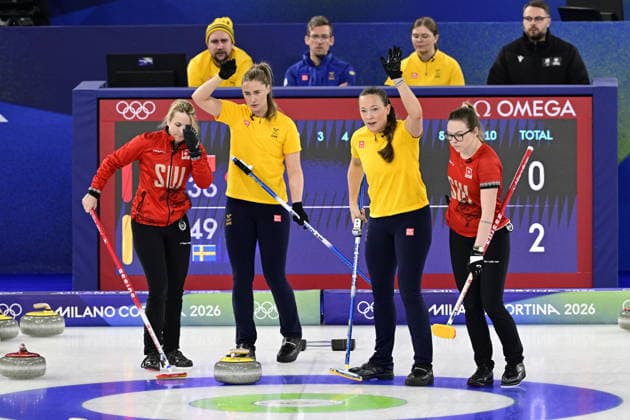 CORTINA, ITALIEN 20260222 Agnes Knochenhauer, Sara McManus i i lag Hasselborg och Schweiz Silvana Tirinzoni och Alina Paetz under damernas finalmatch mellan Schweiz och Sverige i OS-curlingen i Cortina. *** Bilden ingar i SPORTPAKET. För övriga BETALBILD *** CORTINA ITALIEN x10030x *** CORTINA, ITALY 20260222 Agnes Knochenhauer, Sara McManus and Switzerlands Silvana Tirinzoni and Alina Paetz during the womens final match between Switzerland and Sweden in the Olympic curling competition in Cortina The picture is in the SPORT PACKAGE For others PAY PICTURE CORTINA ITALY x10030x  Copyright: xJonasxEkströmer TTx OS 2026 CURLING DAMER FINAL SCHWEIZ-SVERIGE