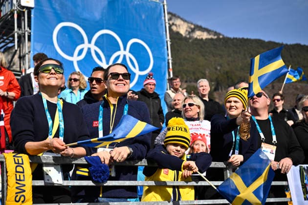 VAL DI FIEMME, ITALY 20260222 Crown Princess Victoria, Prince Daniel, Prince Oscar and Princess Estelle watch the women s 5km at the Tesero cross-country skiing stadium during the Winter Olympics in Val di Fiemme, Italy. *** The image is included in the SPORTS PACKAGE. For others PAYMENT IMAGE *** VAL DI FIEMME ITALY x10430x *** VAL DI FIEMME, ITALY 20260222 Crown Princess Victoria, Prince Daniel, Prince Oscar and Princess Estelle watch the women s 5km at the Tesero cross country skiing stadium during the Winter Olympics in Val di Fiemme, Italy The image is included in the SPORTS PACKAGE For others PAYMENT IMAGE VAL DI FIEMME ITALY x10430x  Copyright: xChristinexOlsson TTx 2026 OLYMPICS SKIING 5M WOMEN