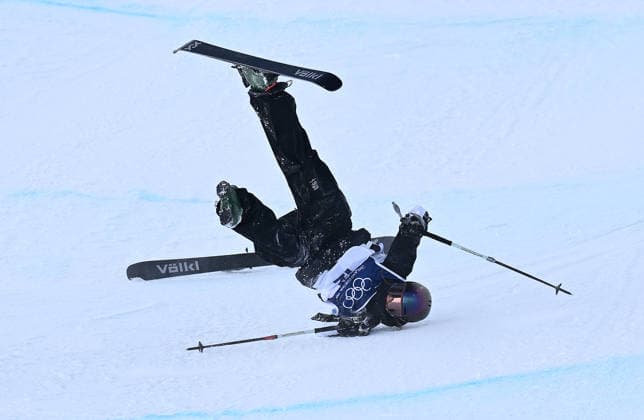 2026 WINTER Olympic Games, Olympische Spiele, Olympia, OS Mischa Thomas of New Zealand crashes in her second run of the Women™s Freeski Halfpipe final at Livigno Snow Park, on day 16 of the 2026 Milano Cortina Winter Olympic Games in Italy, Sunday, February 22, 2026. ( NO ARCHIVING LIVIGNO SONDRIO ITALY  Copyright: xDANxHIMBRECHTSx 20260222163539403130