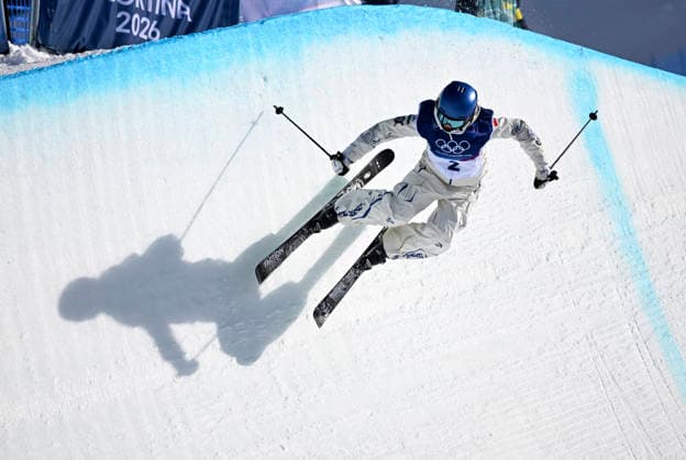 (260222) -- LIVIGNO, Feb. 22, 2026 -- Gu Ailing of China competes during run 1 of the freestyle skiing women s freeski halfpipe final at the Milan-Cortina 2026 Olympic Winter games, Winterspiele,Spiele, Summer games in Livigno, Italy, Feb. 22, 2026. ) (MICO2026)ITALY-LIVIGNO-OLYMPIC WINTER GAMES-FREESTYLE SKIING-WOMEN S FREESKI HALFPIPE-FINAL XiaxYifang 