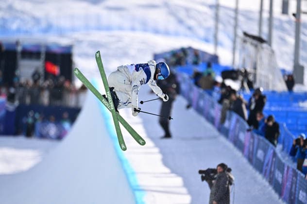(260222) -- LIVIGNO, Feb. 22, 2026 -- Gu Ailing of China competes during run 1 of the freestyle skiing women s freeski halfpipe final at the Milan-Cortina 2026 Olympic Winter games, Winterspiele,Spiele, Summer games in Livigno, Italy, Feb. 22, 2026. ) (MICO2026)ITALY-LIVIGNO-OLYMPIC WINTER GAMES-FREESTYLE SKIING-WOMEN S FREESKI HALFPIPE-FINAL ZhangxHongxiang 
