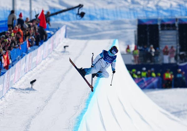 (260222) -- LIVIGNO, Feb. 22, 2026 -- Liu Yishan of China competes during run 2 of the freestyle skiing women s freeski halfpipe final at the Milan-Cortina 2026 Olympic Winter games, Winterspiele,Spiele, Summer games in Livigno, Italy, Feb. 22, 2026. ) (MICO2026)ITALY-LIVIGNO-OLYMPIC WINTER GAMES-FREESTYLE SKIING-WOMEN S FREESKI HALFPIPE-FINAL HuxChao 