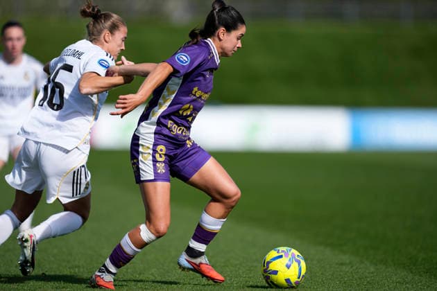 February 22, 2026, Valdebebas, Madrid, Spain: Violeta Garcia Quiles of Costa Adeje Tenerife and Filippa Angeldahl of Real Madrid CF in action during the Spanish Women League, Liga F, football match played between Real Madrid and CD Costa Adeje Tenerife at Alfredo Di Stefano stadium on February 22, 2026, in Valdebebas, Madrid, Spain. Valdebebas Spain - ZUMAa181 20260222_zaa_a181_053 Copyright: xOscarxJ.xBarrosox