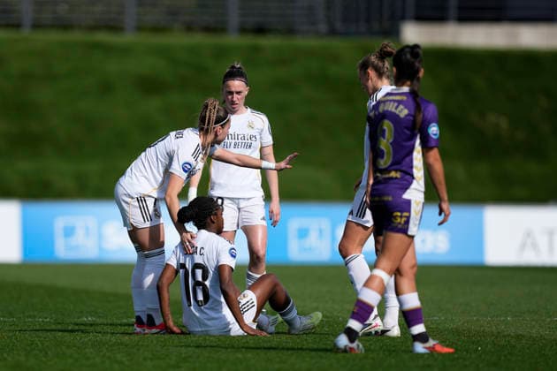 February 22, 2026, Valdebebas, Madrid, Spain: Linda Caicedo of Real Madrid CF gets injured during the Spanish Women League, Liga F, football match played between Real Madrid and CD Costa Adeje Tenerife at Alfredo Di Stefano stadium on February 22, 2026, in Valdebebas, Madrid, Spain. Real Madrid V CD Costa Adeje Tenerife - Liga F - ZUMAa181 20260222_zaa_a181_050 Copyright: xOscarxJ.xBarrosox