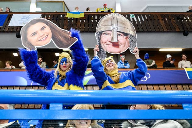 260222 Swedish author Amanda Romare and Adina Romare in the stands during a women s gold medal curling match between Switzerland and Sweden during day 16 of the 2026 Winter Olympics on February 22, 2026 in Cortina. Photo: Jon Olav Nesvold BILDBYRAN COP 217 JE0130 curling Olympic Games, Olympische Spiele, Olympia, OS olympics winter olympics os ol olympiska spel vinter-os olympiske leker milano cortina 2026 milan cortina 2026 milano cortina 2026 olympic games milano cortina 2026 winter olympic games milano cortina-os milano cortina-ol vinter-ol 16 bbeng schweiz sveits sweden sverige dam publik *** 260222 Swedish author Amanda Romare and Adina Romare in the stands during a women s gold medal curling match between Switzerland and Sweden during day 16 of the 2026 Winter Olympics on February 22, 2026 in Cortina Photo Jon Olav Nesvold BILDBYRAN COP 217 JE0130 curling olympic games olympics winter olympics os ol olympiska spel vinter os olympiske leker milano cortina 2026 milan cortina 2026 milano cortina 2026 olympic games milano cortina 2026 winter olympic games milano cortina os milano cortina ol olympiska spel vinter ol 16 bbeng schweiz sveits sweden sverige dam publik  Copyright: JONxOLAVxNESVOLD BB260222JE043