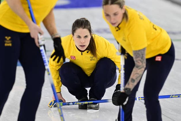 CORTINA, ITALY 20260222 Agnes Knochenhauer, Sara McManus of team Hasselborg during the women s final match between Switzerland and Sweden in the Olympic curling in Cortina. *** The image is included in the SPORTS PACKAGE. For others PAYMENT IMAGE *** CORTINA ITALY x10030x *** CORTINA, ITALY 20260222 Agnes Knochenhauer, Sara McManus of team Hasselborg during the women s final match between Switzerland and Sweden in the Olympic curling in Cortina The image is included in the SPORTS PACKAGE For others PAYMENT IMAGE CORTINA ITALY x10030x  Copyright: xJonasxEkströmer TTx OLYMPICS 2026 CURLING WOMEN FINAL SWITZERLAND-SWEDER