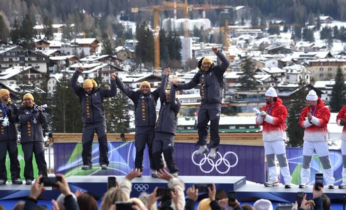 GER - Team mit Johannes LOCHNER, Thorsten MARGIS, Joern WENZEL und Georg FLEISCHHAUER, 1.Platz,1st place, Sieger, winner, Olympiasieger, Olympic Champion. Vierer - Bob. Olympische Winterspiele 2026. 22.2.2026, in Cortina, Sliding Center, Italien. Quelle Copyright Credit : Oryk HAIST *** GER Team with Johannes LOCHNER, Thorsten MARGIS, Joern WENZEL and Georg FLEISCHHAUER, 1 place,1st place, Sieger, winner, Olympiasieger, Olympic Champion Vierer Bob Olympic Winter Games 2026 22 2 2026, in Cortina, Sliding Center, Italy Source Copyright Credit Oryk HAIST xOLY-BOB-BOB08x