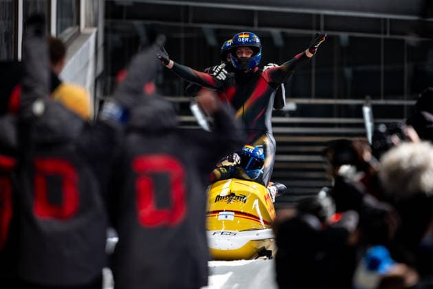 LOCHNER Johannes, MARGIS Thorsten, WENZEL Jorn, FLEISCHHAUER Georg (Deutschland) jubeln im Ziel ueber den Sieg und Gold Medaille, ITA, Olympische Spiele Milano Cortina 2026, Olympia, Viererbob Herren, Finale, 22.02.2026 ITA, Olympische Spiele Milano Cortina 2026, Olympia, Viererbob Herren, Finale, 22.02.2026 Cortina d Ampezzo *** LOCHNER Johannes, MARGIS Thorsten, WENZEL Jorn, FLEISCHHAUER Georg Germany celebrate victory and gold medal at the finish, ITA, Olympic Games Milano Cortina 2026, Olympia, 4-man bobsleigh men, final, 22 02 2026 ITA, Olympic Games Milano Cortina 2026, Olympia, 4-man bobsleigh men, final, 22 02 2026 Cortina d Ampezzo Copyright: xEibner-Pressefoto Memmlerx EP_MMR