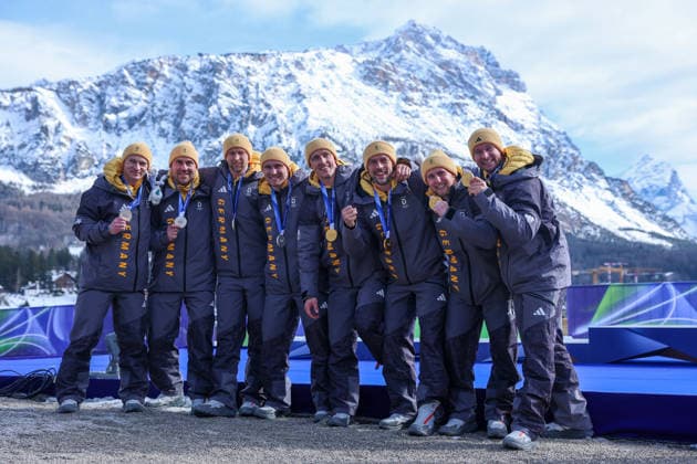 Olympische Winterspiele Milano Cortina 2026 Bob Viererbob Männer am 22.02.2026 im Cortina Sliding Centre in Cortina d™Ampezzo Deutschland gewinnt Gold und Silber beim Viererbob der Männer *** Olympic Winter Games Milano Cortina 2026 Bobsleigh four-man on 22 02 2026 at the Cortina Sliding Center in Cortina d™Ampezzo Germany wins gold and silver in the mens four-man bobsleigh event xMSx