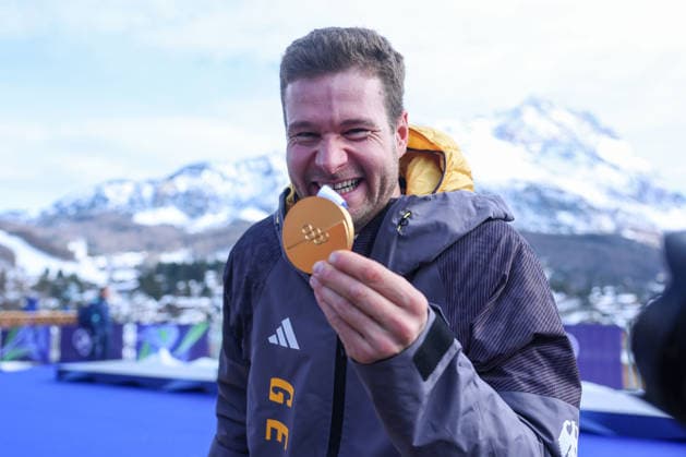 Olympische Winterspiele Milano Cortina 2026 Bob Viererbob Männer am 22.02.2026 im Cortina Sliding Centre in Cortina d™Ampezzo Johannes Lochner gewinnt die Gold Medaille *** Olympic Winter Games Milano Cortina 2026 Bobsleigh 4-man on 22 02 2026 at the Cortina Sliding Center in Cortina d™Ampezzo Johannes Lochner wins the gold medal xMSx