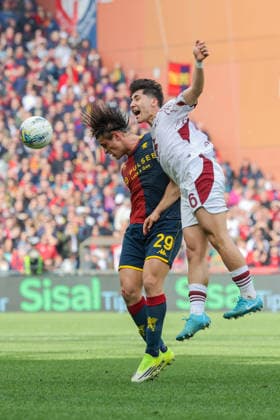 GenoaÕs Lorenzo Colombo jumps for the ball with Torino s Emirhan Ilkhan during the Serie A soccer match between Genoa and Torino at the Luigi Ferraris Stadium in Genoa, Italy - Sunday, February 22, 2026. - Soccer .  Copyright: xTanoxPecoraro LaPressex