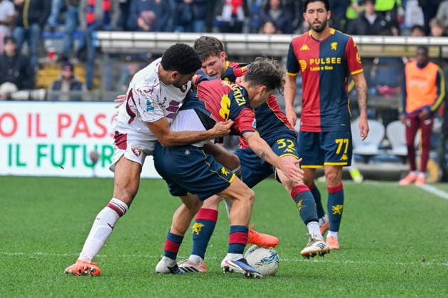 GenoaÕs Tommaso Baldanzi fights for the ball during the Serie A soccer match between Genoa and Torino at the Luigi Ferraris Stadium in Genoa, Italy - Sunday, February 22, 2026. - Soccer .  Copyright: xTanoxPecoraro LaPressex