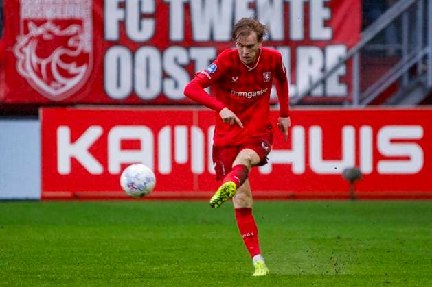 Mats Rots of FC Twente passes the ball FC Twente v FC Groningen, Eredivisie, FC Twente 65 v FC Groningen, De Grolsch Veste Stadium, February 22, 2026, Enschede, Netherlands.