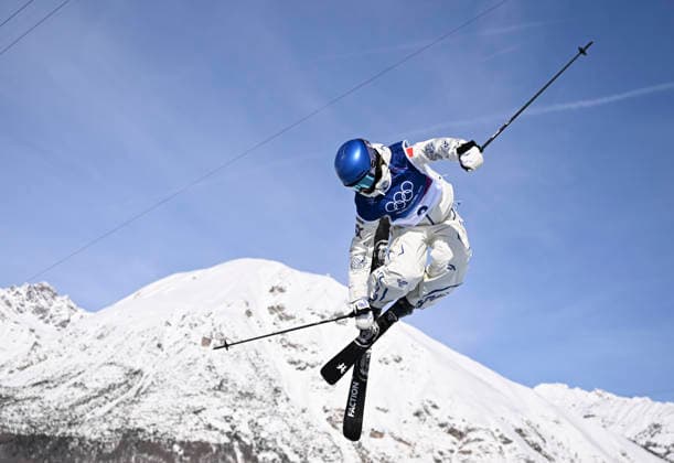 (260222) -- LIVIGNO, Feb. 22, 2026 -- Gu Ailing of China competes during run 3 of the freestyle skiing women s freeski halfpipe final at the Milan-Cortina 2026 Olympic Winter games, Winterspiele,Spiele, Summer games in Livigno, Italy, Feb. 22, 2026. ) (MICO2026)ITALY-LIVIGNO-OLYMPIC WINTER GAMES-FREESTYLE SKIING-WOMEN S FREESKI HALFPIPE-FINAL WuxHuiwo 