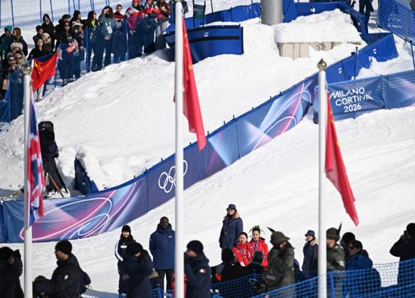 (260222) -- LIVIGNO, Feb. 22, 2026 -- Gold medalist Gu Ailing (Red R) of China and silver medalist Li Fanghui (Red L) sing the national anthem during the awarding ceremony for freestyle skiing women s freeski halfpipe at the Milan-Cortina 2026 Olympic Winter games, Winterspiele,Spiele, Summer games in Livigno, Italy, Feb. 22, 2026. ) (MICO2026)ITALY-LIVIGNO-OLYMPIC WINTER GAMES-FREESTYLE SKIING-WOMEN S FREESKI HALFPIPE-FINAL XiaxYifang 
