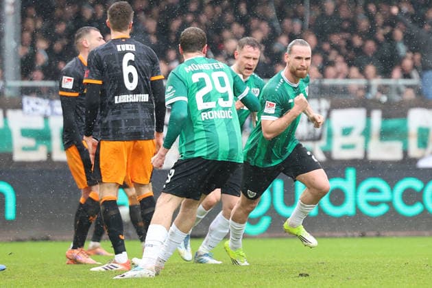 22 02 2026, xrekx, Fußball 2 Bundesliga, Preußen Münster 1 FC Kaiserslautern v l orjubel nach dem Tor zum celebrating the goal celebrate 1 1 durch Jannis Heuer Preussen Muenster DFL DFB REGULATIONS PROHIBIT ANY USE OF PHOTOGRAPHS as IMAGE SEQUENCES and or QUASI VIDEO Münster