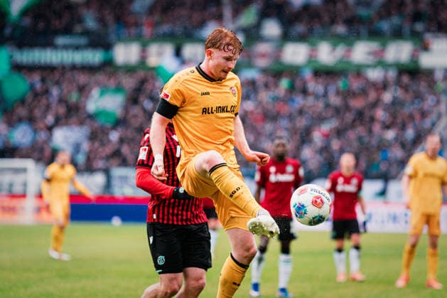 2 Bundesliga Hannover 96 vs Dynamo Dresden, 22 02 2026 Robert Wagner SG Dynamo Dresden, 18 on the ball Football, 2 Bundesliga, 23 Matchday Hannover 96 vs Dynamo Dresden on 22 02 2026 at Heinz von Heiden Arena, Hannover DFL REGULATIONS PROHIBIT ANY USE OF PHOTOGRAPHS AS IMAGE SEQUENCES AND OR QUASI VIDEO Copyright: xBEAUTIFULxSPORTS Tonhäuserx