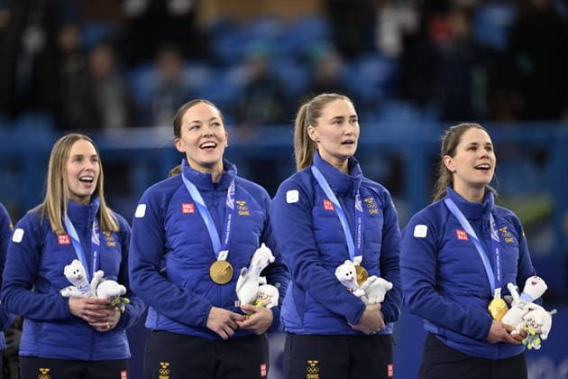 CORTINA, ITALY 20260222 Team Hasselborg, from left Sofia Scharback, Agnes Knochenhauer, Sara McManus and Anna Hasselborg, take gold in curling after winning the final between Switzerland and Sweden in Cortina during the Winter Olympics in Milan Cortina, Italy. *** The image is included in the SPORTS PACKAGE. For others PAYMENT IMAGE *** CORTINA ITALY x10050x *** CORTINA, ITALY 20260222 Team Hasselborg, from left Sofia Scharback, Agnes Knochenhauer, Sara McManus and Anna Hasselborg, take gold in curling after winning the final between Switzerland and Sweden in Cortina during the Winter Olympics in Milan Cortina, Italy The image is included in the SPORTS PACKAGE For others PAYMENT IMAGE CORTINA ITALY x10050x  Copyright: xPontusxLundahl TTx OLYMPICS 2026 CURLING WOMEN FINAL SWITZERLAND-SWEDER
