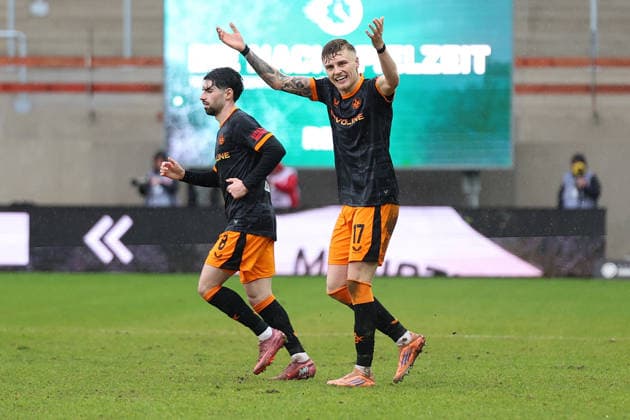 22 02 2026, xrekx, Fußball 2 Bundesliga, Preußen Münster 1 FC Kaiserslautern v l Torjubel nach dem Tor zum celebrating the goal celebrate 1 3 durch Norman Bassette 1 FC Kaiserslautern Semih Sahin 1 FC Kaiserslautern DFL DFB REGULATIONS PROHIBIT ANY USE OF PHOTOGRAPHS as IMAGE SEQUENCES and or QUASI VIDEO Münster